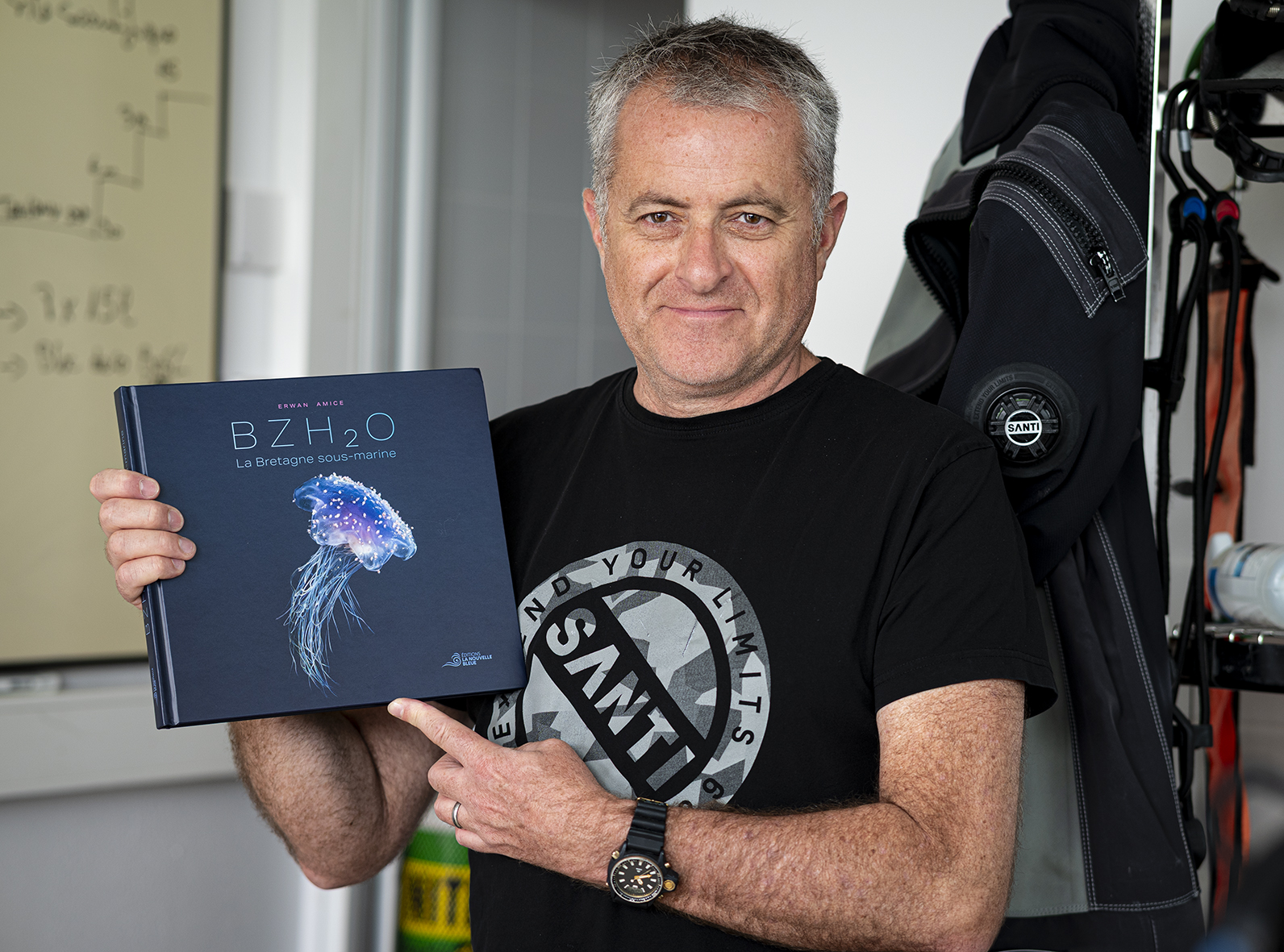 Erwan Amice published his latest book about underwater world of Brittany.