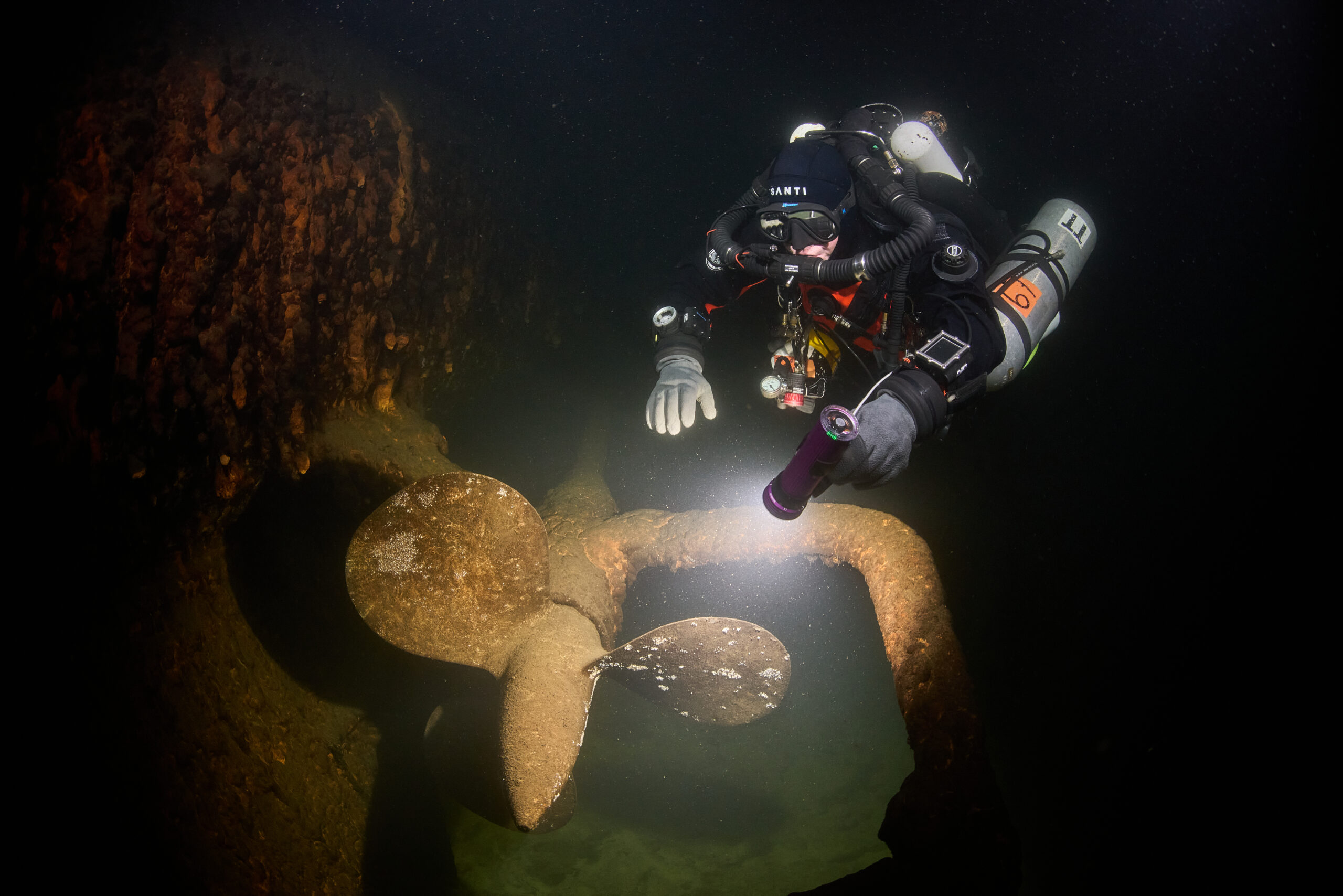 Exploring History Beneath the Baltic – Santi supports Badewanne Team